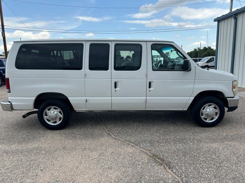 Used 2010 Ford E-350 and Econoline 350 XLT RWD image 7