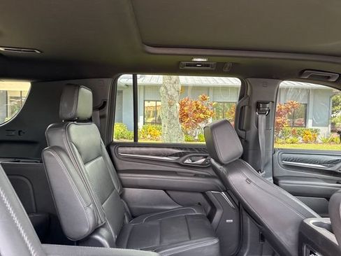 Used 2023 GMC Yukon XL Denali AWD/4WD image 14