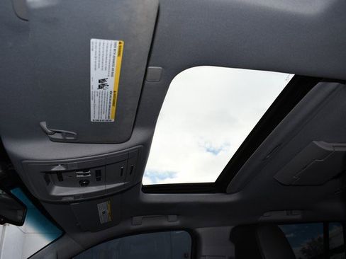 Used 2018 Chevrolet Suburban Premier image 19