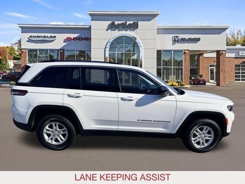 Certified 2023 Jeep Grand Cherokee Laredo w/ Luxury Tech Group I AWD/4WD image 7