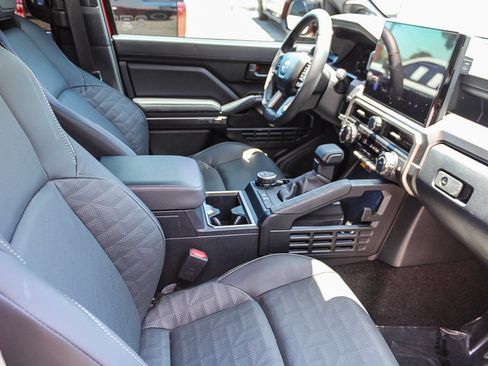 Certified 2026 Toyota 4Runner TRD Off-Road Premium AWD/4WD image 18