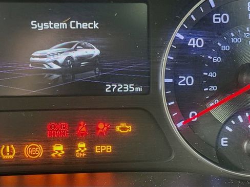 Used 2023 Kia Forte GT-Line w/ GT-Line Premium Package image 12