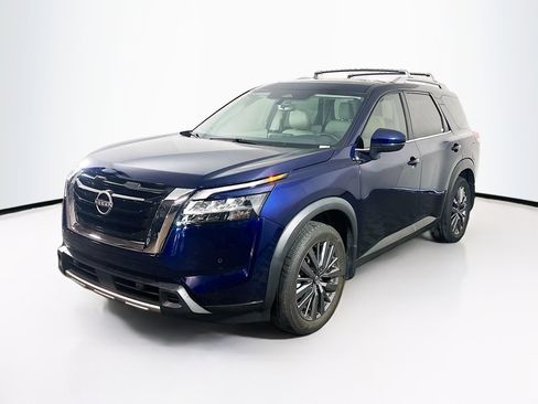 Used 2024 Nissan Pathfinder SL w/ SL Premium Package image 3