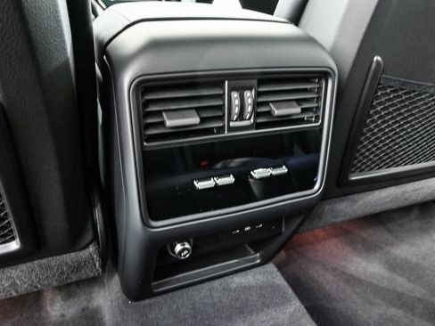 New 2025 Porsche Cayenne image 22