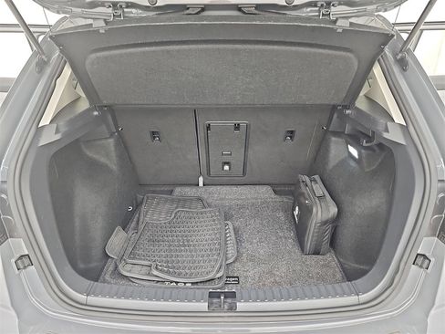 Used 2024 Volkswagen Taos SE image 15