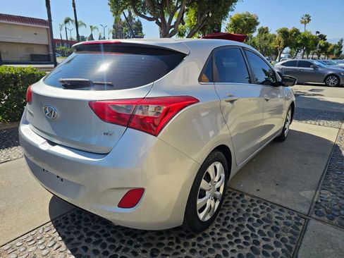 Used 2017 Hyundai Elantra GT FWD image 5