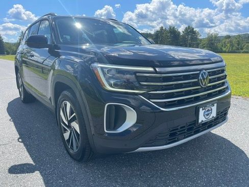 Used 2024 Volkswagen Atlas SE w/ Panoramic Sunroof Package AWD/4WD image 6