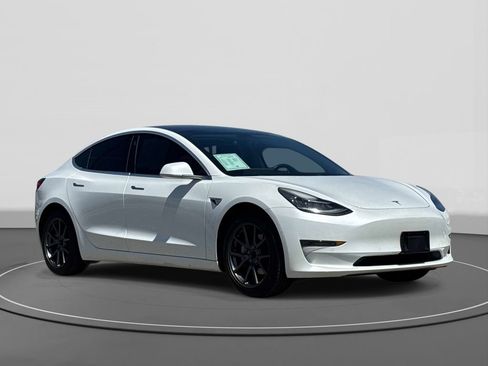 Used 2018 Tesla Model 3 Long Range RWD image 3