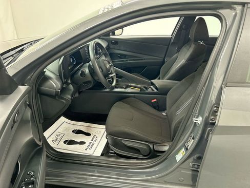 Used 2025 Hyundai Elantra Sport image 9