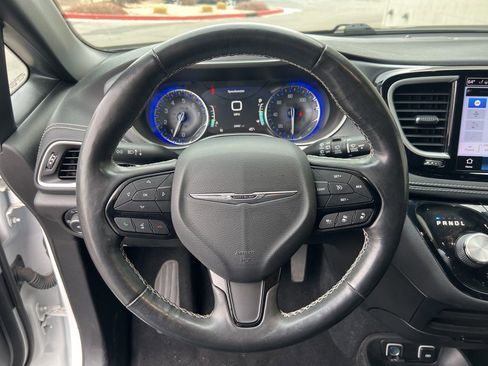 Used 2021 Chrysler Pacifica Touring-L w/ S Appearance Package image 13