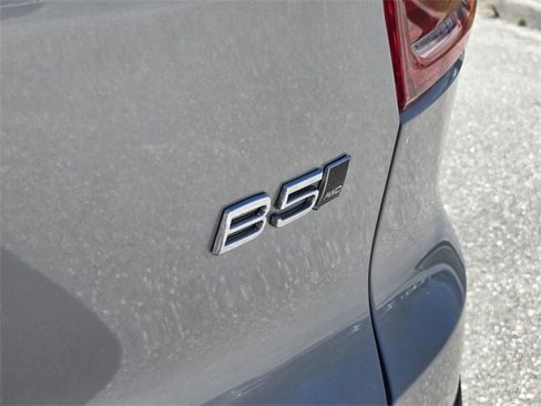 Certified 2024 Volvo XC40 B5 Plus w/ Protection Package Premier image 17