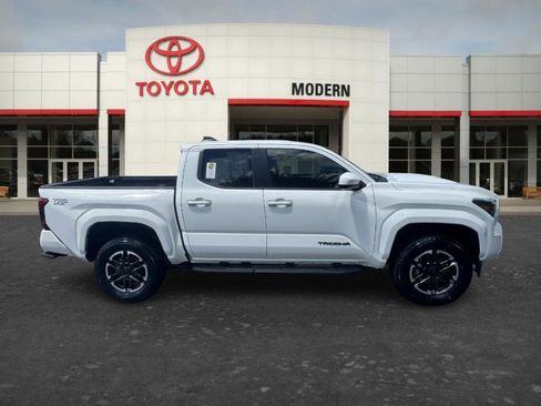 Used 2024 Toyota Tacoma TRD Sport RWD image 4