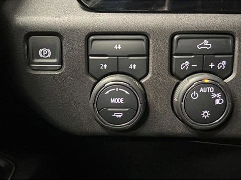 Used 2024 Chevrolet Silverado 2500 LT AWD/4WD image 16