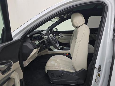 Used 2024 Audi Q8 e-tron Premium Plus w/ Premium Plus Package AWD/4WD image 3