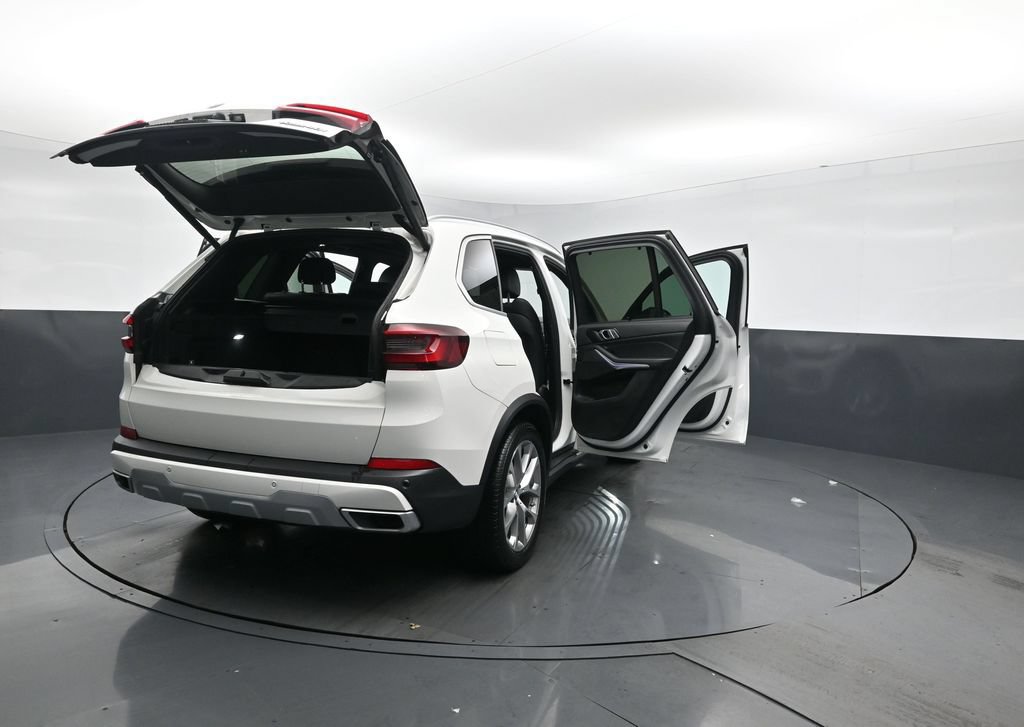 Used 2022 BMW X5 xDrive40i AWD/4WD image 28