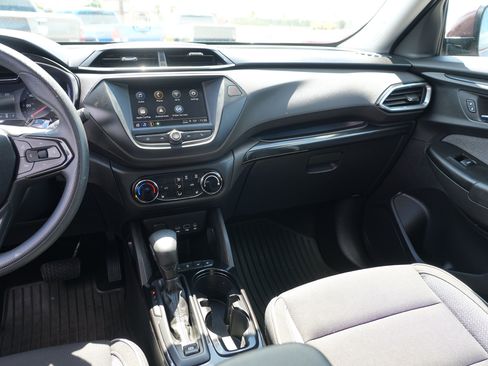 Used 2022 Chevrolet TrailBlazer LT FWD image 21