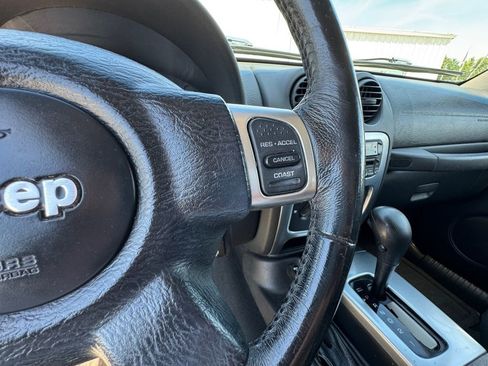 Used 2004 Jeep Liberty Limited w/ Security Group AWD/4WD image 23