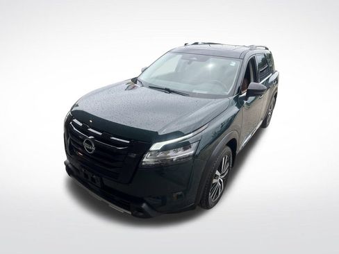 Certified 2024 Nissan Pathfinder Platinum w/ Black Appearance Package AWD/4WD image 36