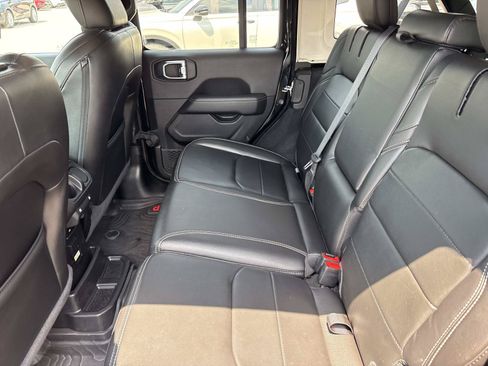Used 2021 Jeep Wrangler Unlimited Sahara w/ Cold Weather Group AWD/4WD image 33