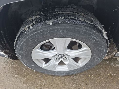 Used 2020 Toyota RAV4 XLE image 20