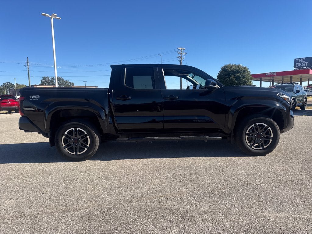 Used 2024 Toyota Tacoma TRD Sport AWD/4WD image 7