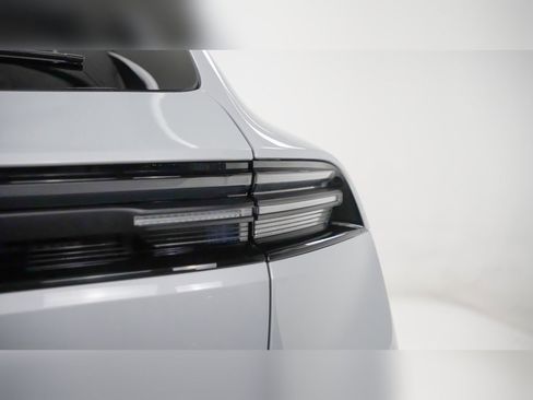 Used 2025 Porsche Macan 4 Electric image 12