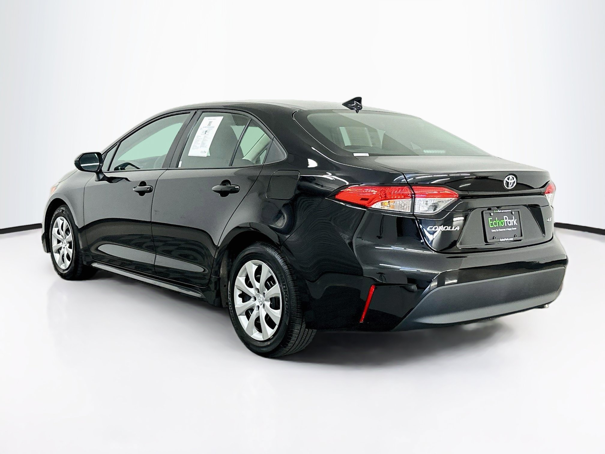 Used 2026 Toyota Corolla LE FWD image 5