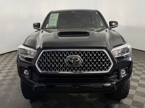 Used 2019 Toyota Tacoma TRD Sport AWD/4WD image 2