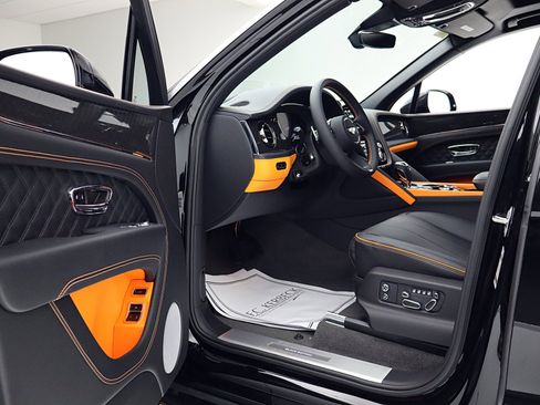 New 2025 Bentley Bentayga image 43