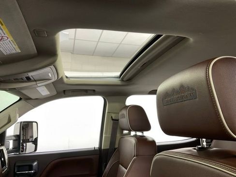 Used 2019 Chevrolet Silverado 2500 High Country w/ Duramax Plus Package image 28