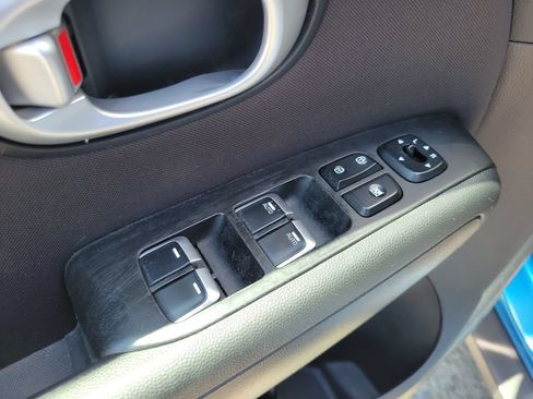 Used 2017 Kia Soul + w/ Designer's Package FWD image 12