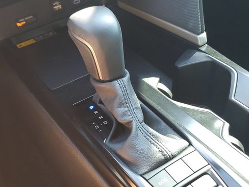 Used 2025 Toyota Camry SE w/ Convenience Package FWD image 29