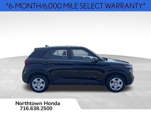 Used 2021 Hyundai Venue SE FWD image 3
