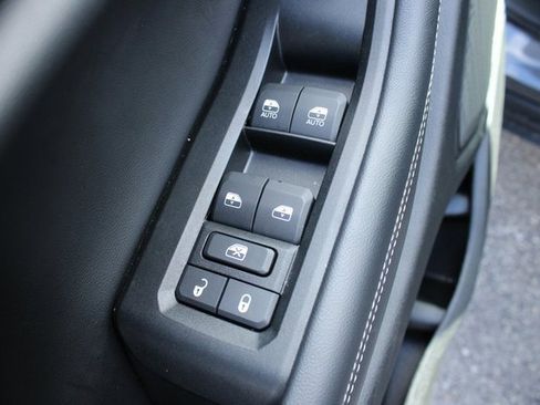 Used 2024 Jeep Grand Cherokee Laredo image 11