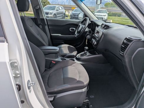 Used 2015 Kia Soul FWD image 27