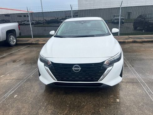 Used 2024 Nissan Sentra SV FWD image 2