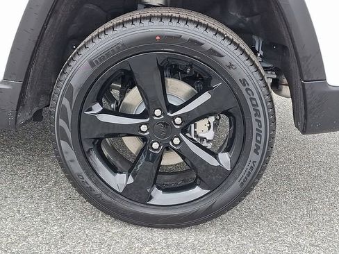 New 2025 Jeep Grand Cherokee Limited w/ Black Appearance Package image 5