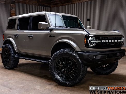 Used 2026 Ford Bronco Outer Banks AWD/4WD image 1