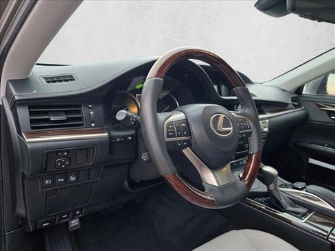 Used 2017 Lexus ES 350 w/ Luxury Package image 10