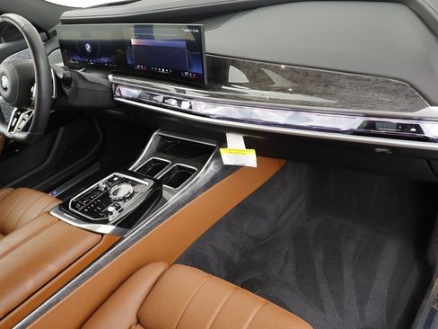 Certified 2025 BMW 760i xDrive w/ Executive Package image 23