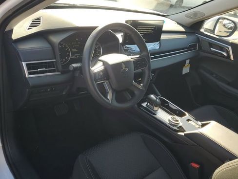 New 2026 Mitsubishi Outlander ES image 18
