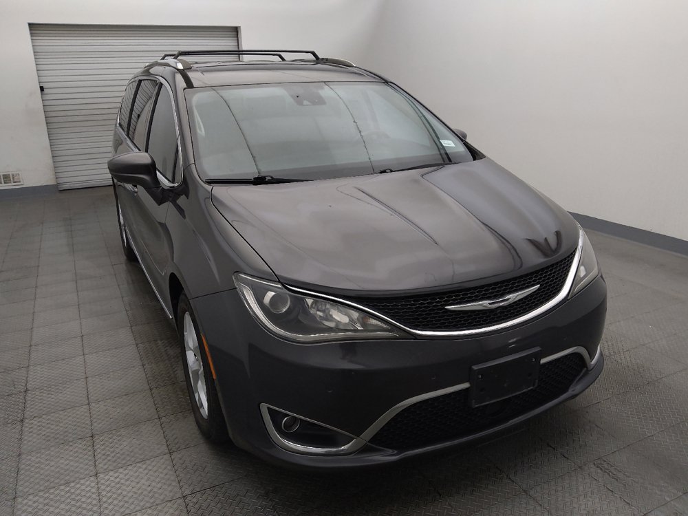 Used 2017 Chrysler Pacifica Touring-L Plus w/ Advanced Safetytec Group FWD image 14