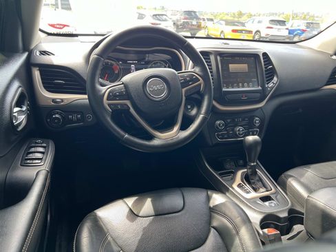 Used 2017 Jeep Cherokee Limited w/ Luxury Group image 5