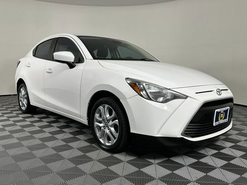 Used 2017 Toyota Yaris iA image 7