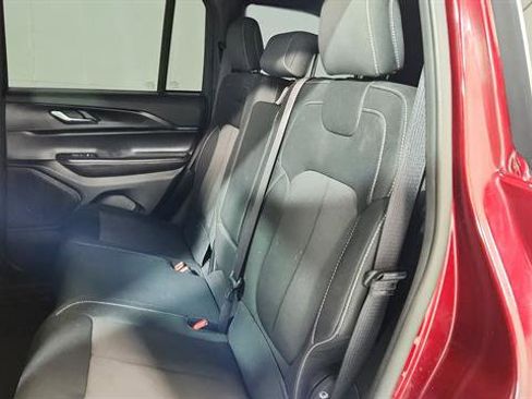 Used 2025 Jeep Grand Cherokee Laredo X w/ Luxury Tech Group I image 21