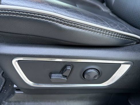 Used 2025 RAM 1500 Laramie AWD/4WD image 13