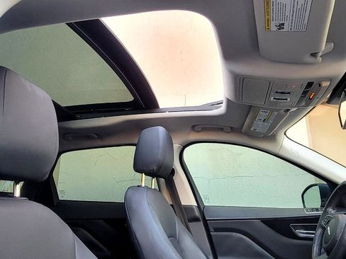 Used 2018 Jaguar F-PACE Premium image 16