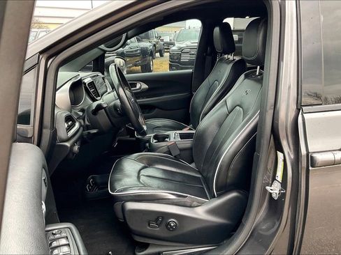 Used 2018 Chrysler Pacifica Limited w/ Advanced Safetytec Group image 24