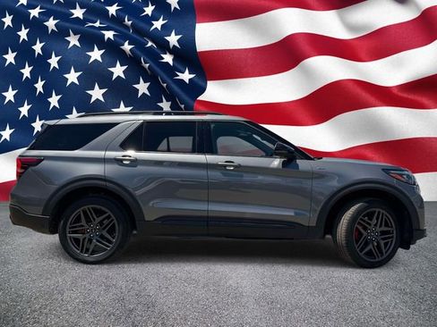 Certified 2025 Ford Explorer ST-Line w/ ST-Line Street Pack AWD/4WD image 4