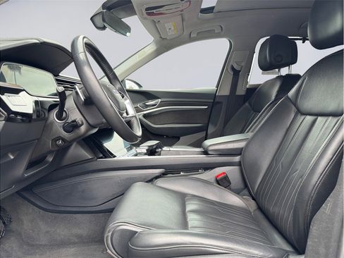 Used 2019 Audi e-tron Prestige w/ Prestige Package AWD/4WD image 10